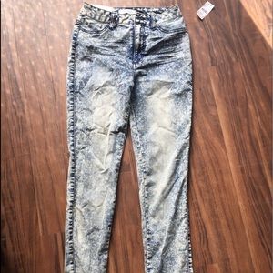 New, stone washed skinny jeans